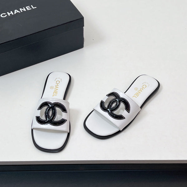 CC Slippers In White Calfskin 149748