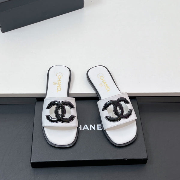 CC Slippers In White Calfskin 149748