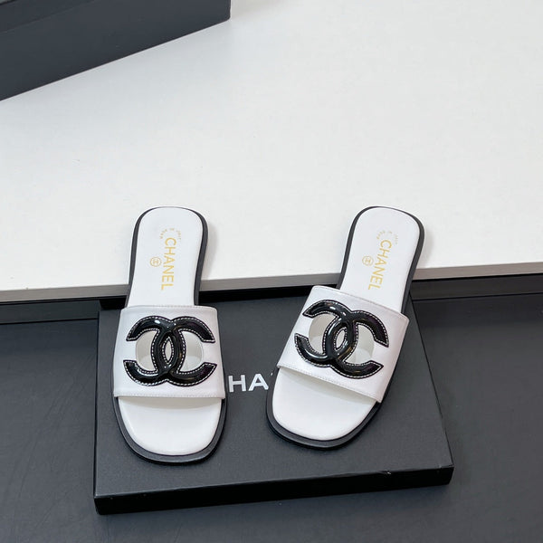 CC Slippers In White Calfskin 149748