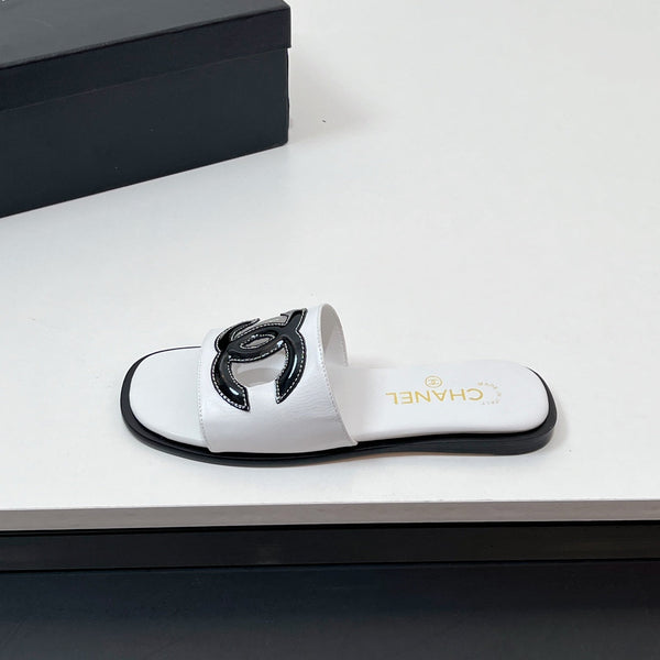 CC Slippers In White Calfskin 149748