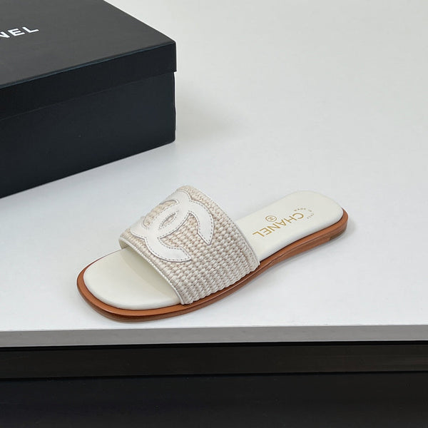 CC Slippers In White Palm Fiber 149736