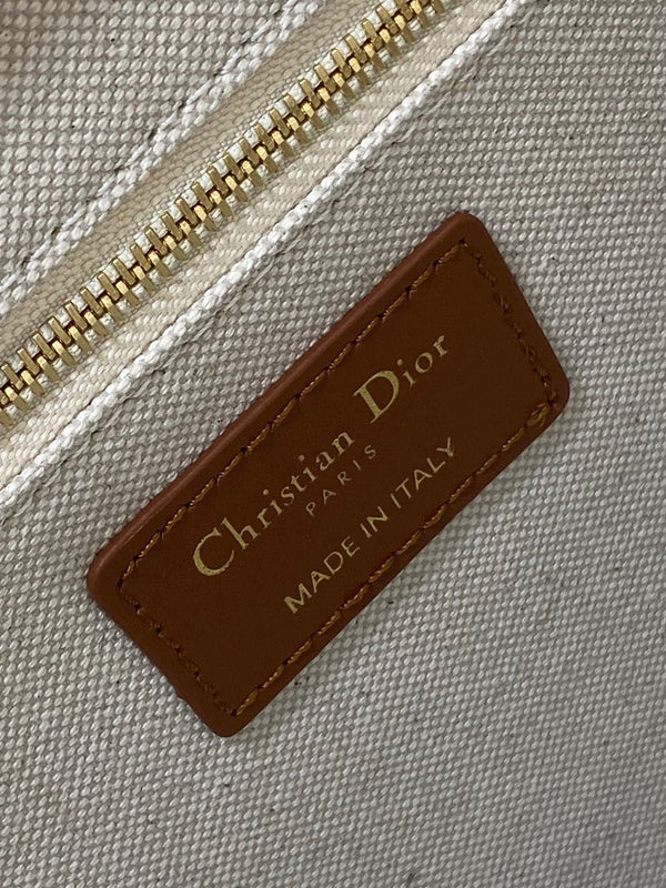 Medium Book Tote 37 Beige Oblique Embroidered Raffia Camel Calfskin