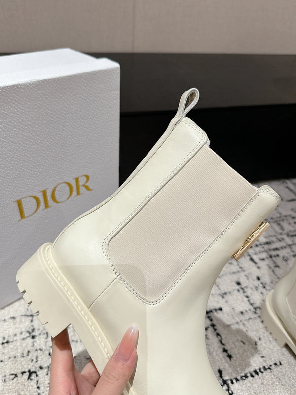 CD Miss Dior Chelsea Boots In White Calfskin 103728