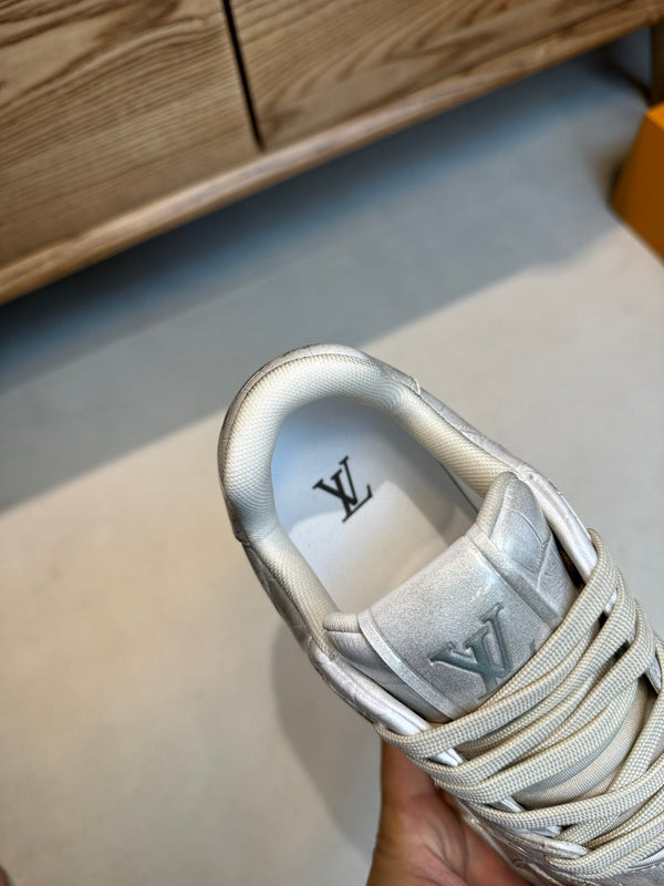LV MEN'S LUXURY DESIGNER SPORTS SILVER SNEAKERS