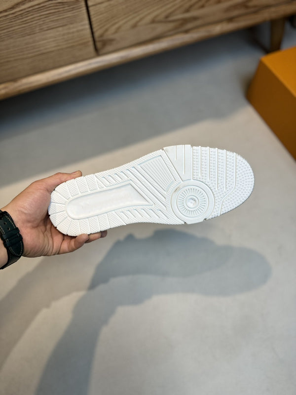 LV MEN'S LUXURY DESIGNER SPORTS SILVER SNEAKERS