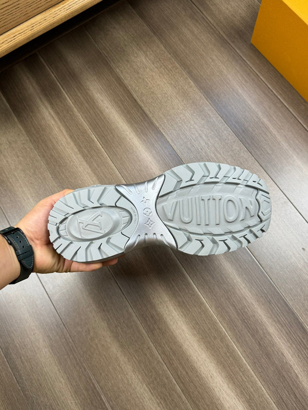 SNEAKER LV SPORT IN PELLE DI VITELLO BIANCO MIX GRIGIO CON LOGO