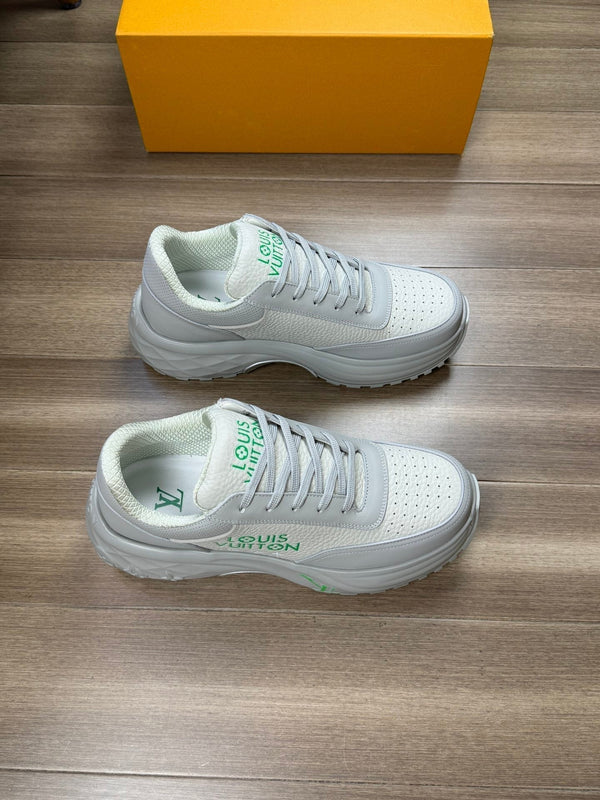 SNEAKER LV SPORT IN PELLE DI VITELLO GRIGIO MIX BIANCO CON LOGO VERDE