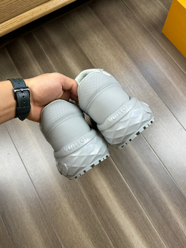 SNEAKER LV SPORT IN PELLE DI VITELLO GRIGIO MIX BIANCO CON LOGO VERDE