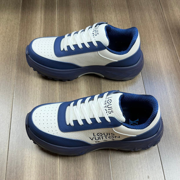 SNEAKER LV SPORT IN PELLE DI VITELLO BIANCA E BLU NAVY CON LOGO
