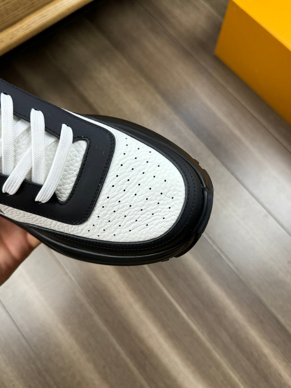 SNEAKER LV SPORT IN PELLE DI VITELLO BIANCO MIX NERO CON LOGO