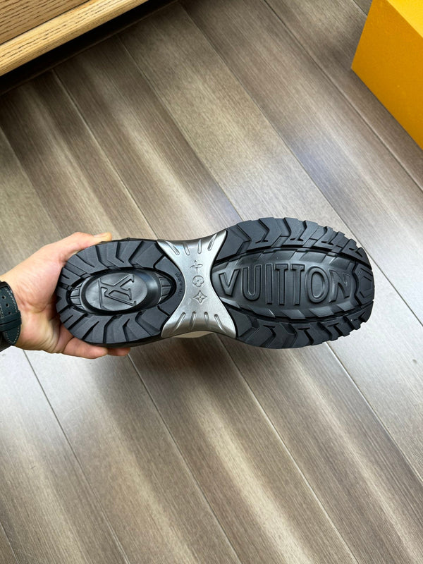 SNEAKER LV SPORT IN PELLE DI VITELLO BIANCO MIX NERO CON LOGO