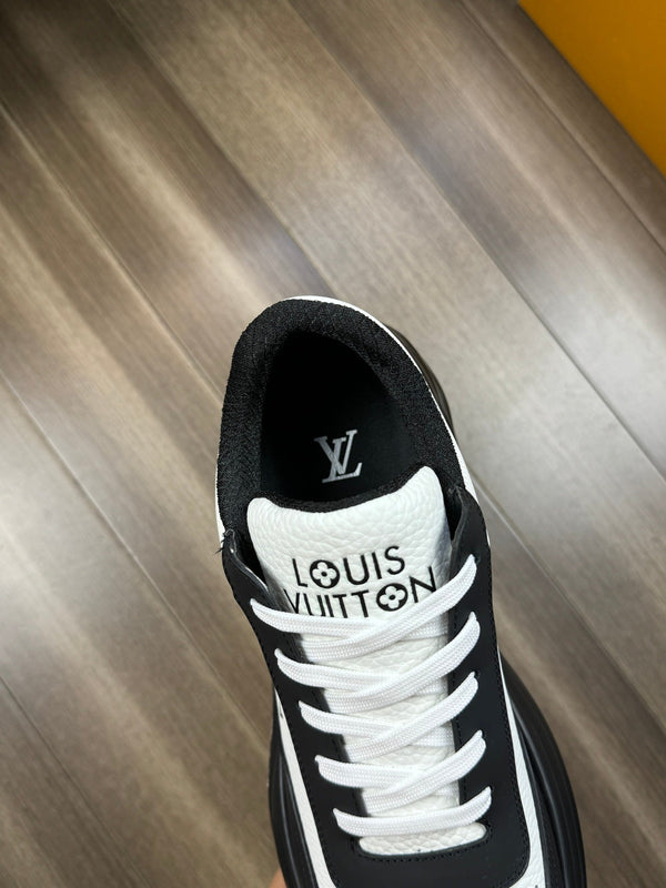 SNEAKER LV SPORT IN PELLE DI VITELLO BIANCO MIX NERO CON LOGO