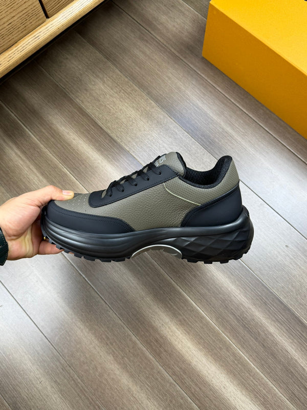 SNEAKER LV SPORT IN PELLE DI VITELLO NERA MISTA VERDE OLIVA CON LOGO