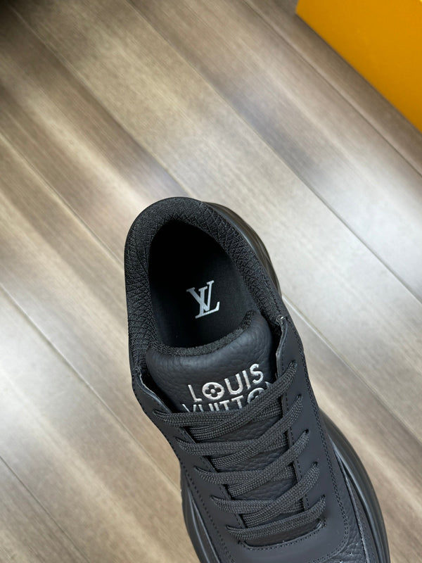 SNEAKER LV SPORT IN PELLE DI VITELLO NERA CON LOGO