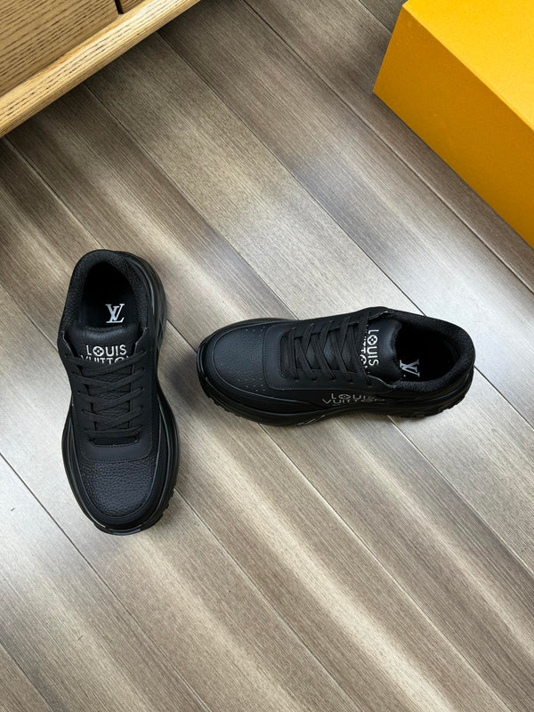 SNEAKER LV SPORT IN PELLE DI VITELLO NERA CON LOGO