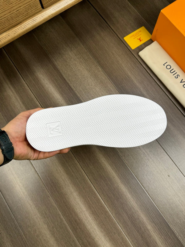 LV TRAINER SNEAKER WHITE MIX GREY CALFSKIN AND BREATHABLE FABRIC