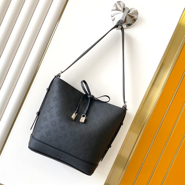 LV M12139 Borsa a mano Flore 28 cm in pelle di vacchetta traforata nera