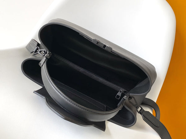 CAPUCINES GM 38CM ALL BLACK TAURILLON LEATHER 252015