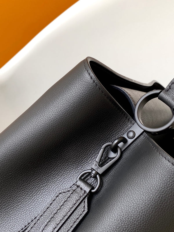 CAPUCINES GM 38CM ALL BLACK TAURILLON LEATHER 252015