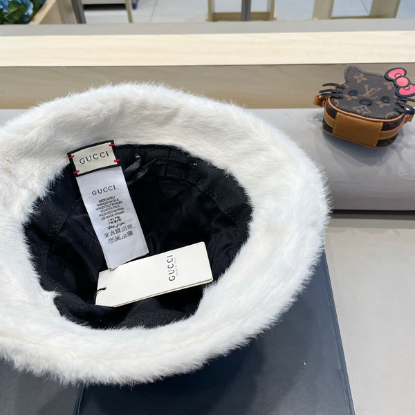 BUCKET HAT IN WHITE FLEECE 397932