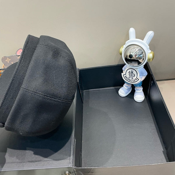 BAKER BOY CAP IN BLACK FABRIC 400796