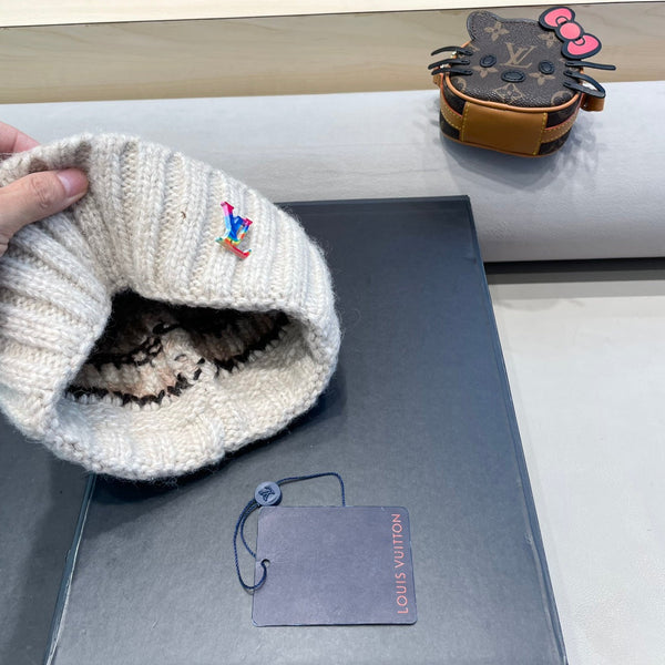 CAPPELLO ANTIVENTO IN LANA COLORATO 406925