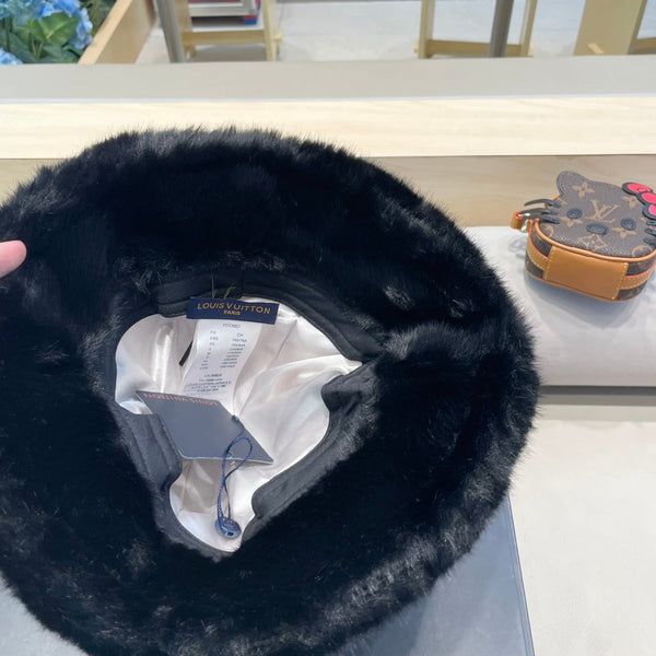 FISHERMAN HAT IN WHITE MIX BLACK WOOL AND RABBIT FUR 409759