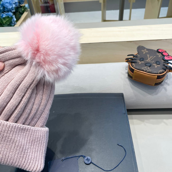 KNITTED BEANIE HAT IN LIGHT PINK WOOL AND FOX FUR 409789