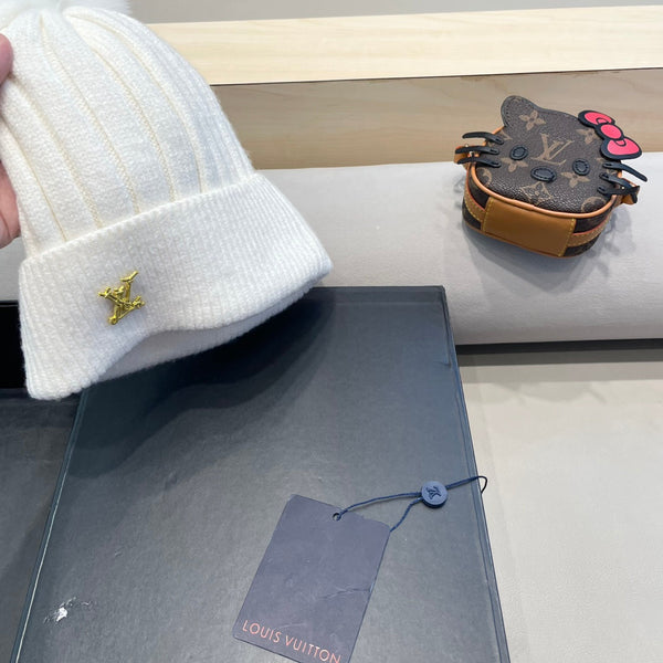 KNITTED BEANIE HAT IN WHITE WOOL AND FOX FUR 409790