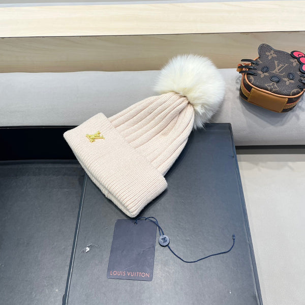 KNITTED BEANIE HAT IN LULLABY PINK WOOL AND FOX FUR 409792