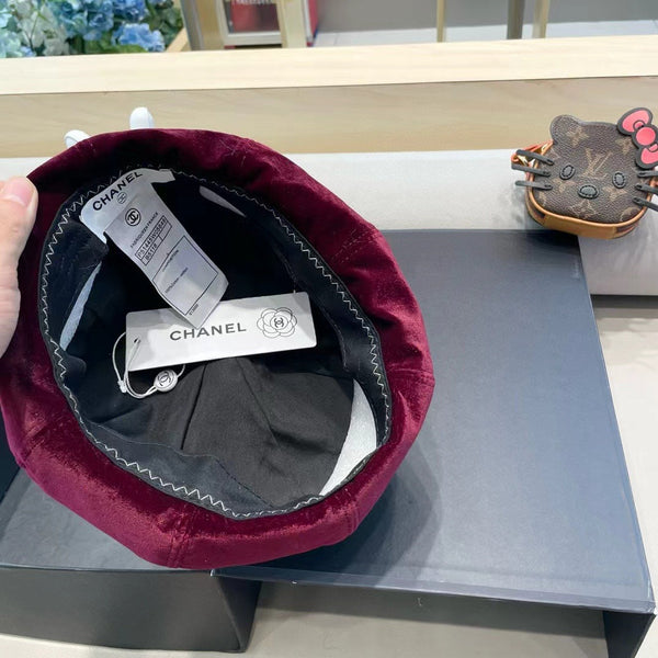 BERET HAT IN MAROON RED VELVET 413325