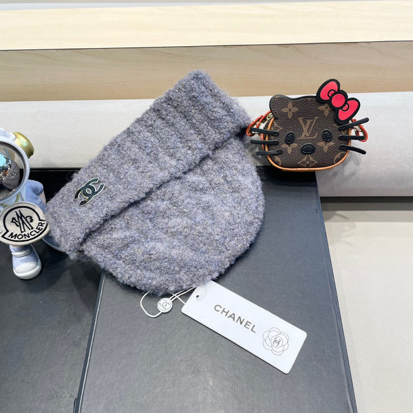 BEANIE HAT IN COOL GRAY WOOL 413327