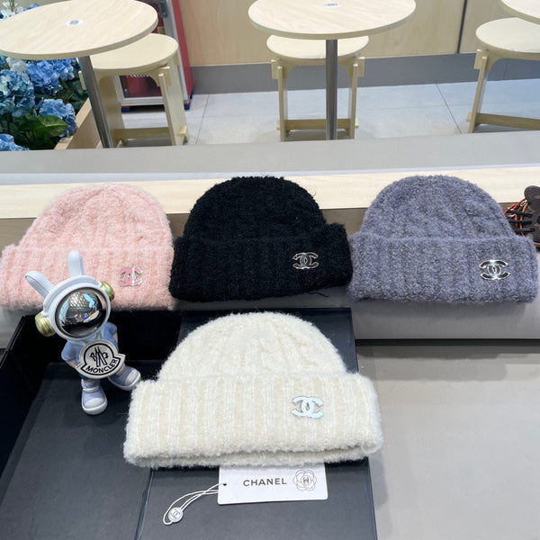 BEANIE HAT IN WHITE WOOL 413328