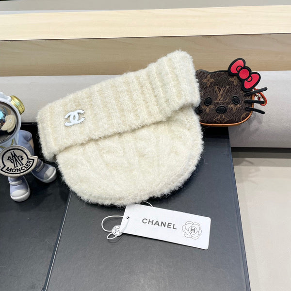 BEANIE HAT IN WHITE WOOL 413328