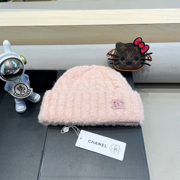 BEANIE HAT IN LIGHT PINK WOOL 413329