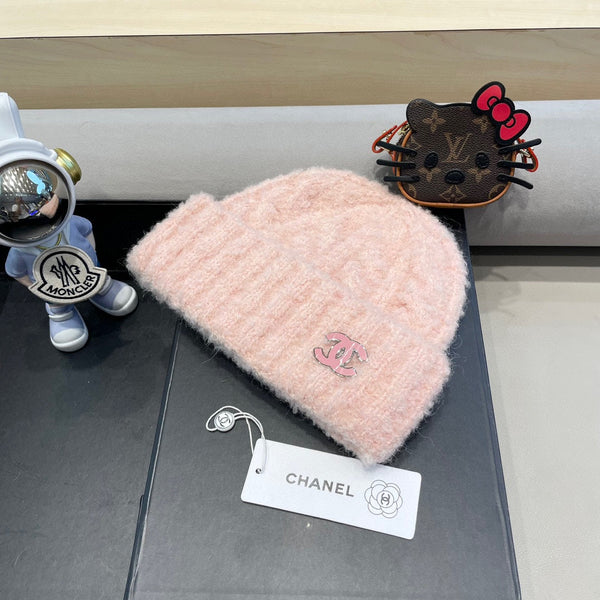 BEANIE HAT IN LIGHT PINK WOOL 413329