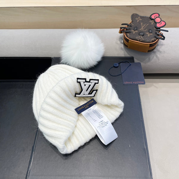 KNITTED BEANIE HAT IN WHITE WOOL 413368