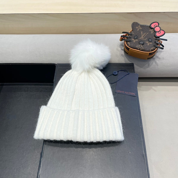 KNITTED BEANIE HAT IN WHITE WOOL 413368