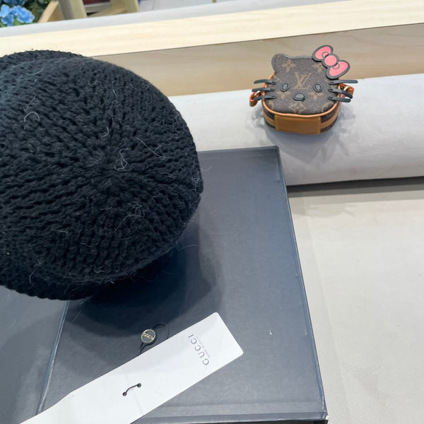 CAPPELLO A SECCHIELLO IN MAGLIA DI LANA NERA 413395