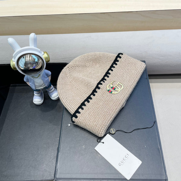 BEANIE HAT IN PEANUT BROWN WOOL 416411