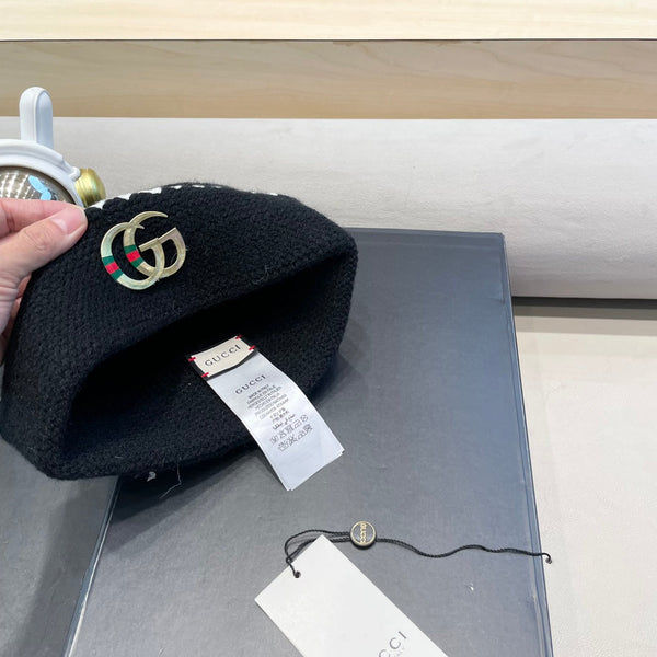 BEANIE HAT IN BLACK WOOL 416413