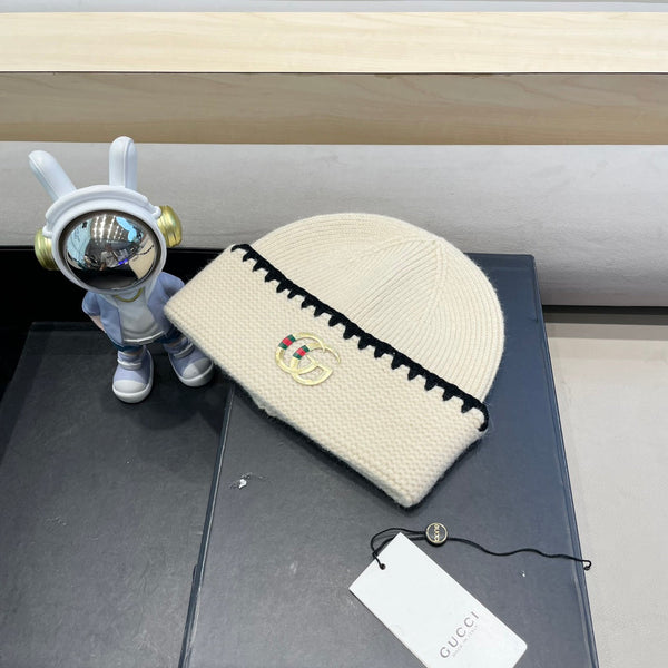 BEANIE HAT IN BEIGE WOOL 416415