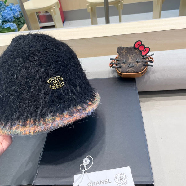 BUCKET HAT IN BLACK LAMB FUR 419466