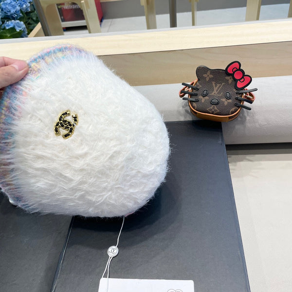 CAPPELLO A SECCHIELLO IN PELLICCIA DI AGNELLO BIANCA 419468