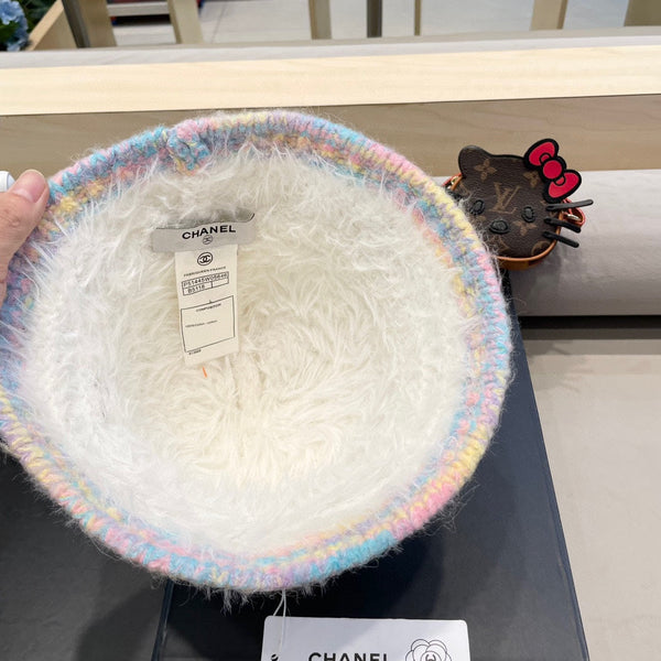 CAPPELLO A SECCHIELLO IN PELLICCIA DI AGNELLO BIANCA 419468