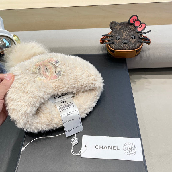 BERRETTO IN PILE SOLF BIANCO CREMA 419711