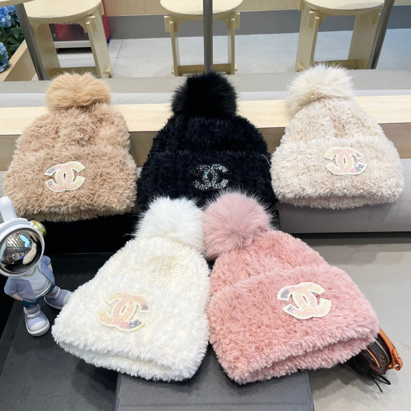 BEANIE HAT IN WHITE SOLF FLEECE 419714