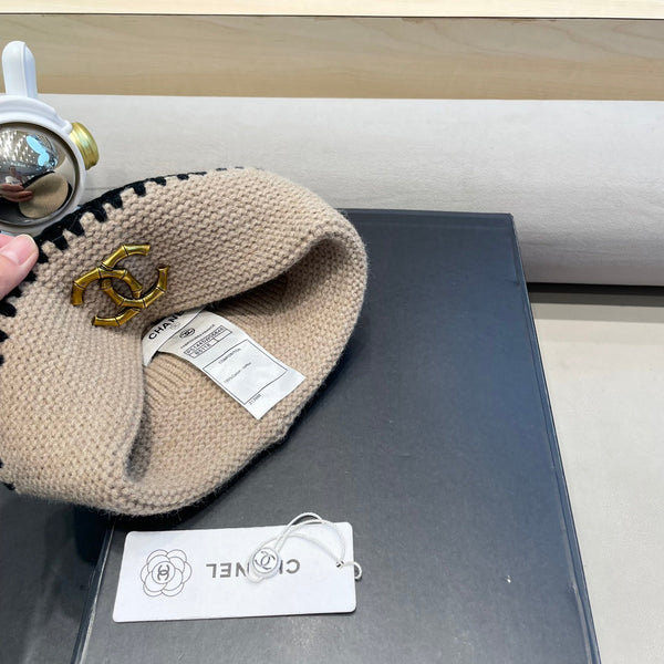 CAPPELLO IN MAGLIA DI LANA BEIGE CAMMELLO 424300