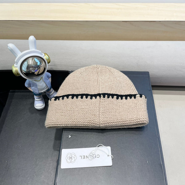 CAPPELLO IN MAGLIA DI LANA BEIGE CAMMELLO 424300