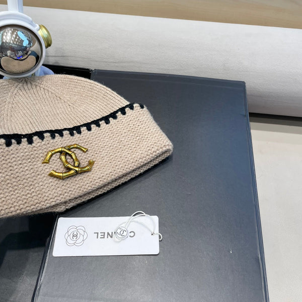 CAPPELLO IN MAGLIA DI LANA BEIGE CAMMELLO 424300